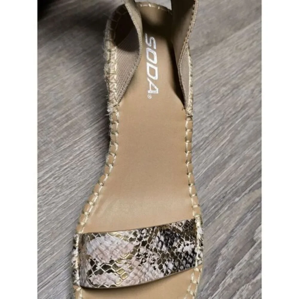Soda ‎ Women's Snakeskin Print Wedge Shoes Size 7.5